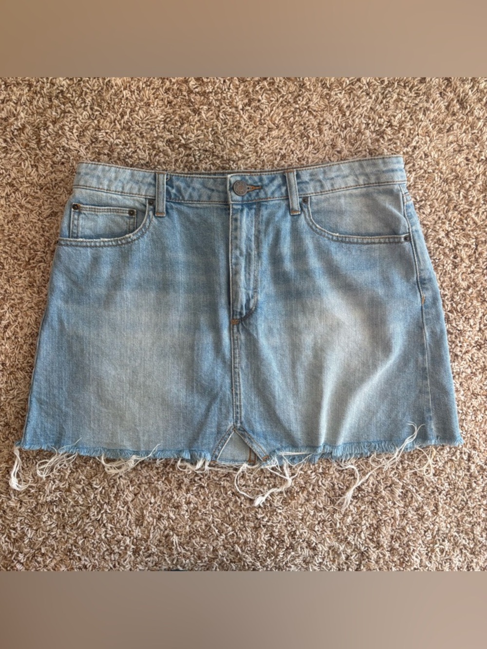 BDG Denim Mini Skirt Light Wash Distressed Raw Hem Women’s Size L
